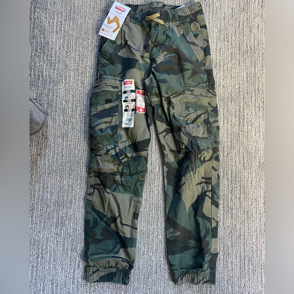 NWT wrangler boys size 12 slim cargo joggers